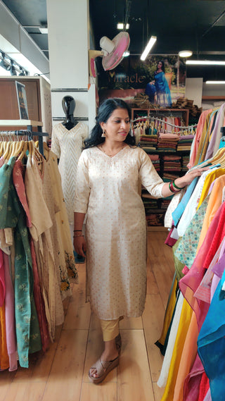 Onam slitted kurti MCK291