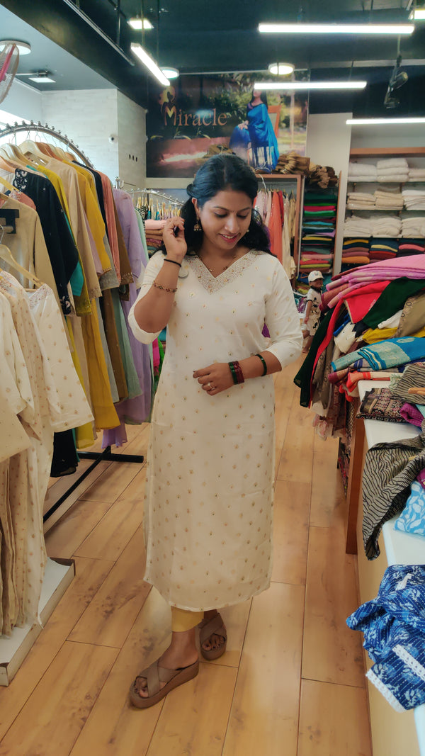 Onam slitted kurti MCK290